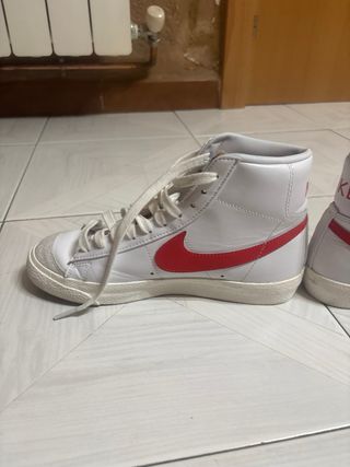 Nike Blazer Mid '77 Blancas y Rojas