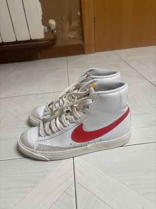 Nike Blazer Mid '77 Blancas y Rojas