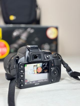 Nikon D3100 + Objetivo 18-55 VR