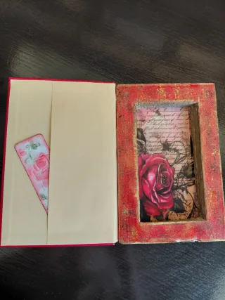 Falso libro ROSA ROJA.