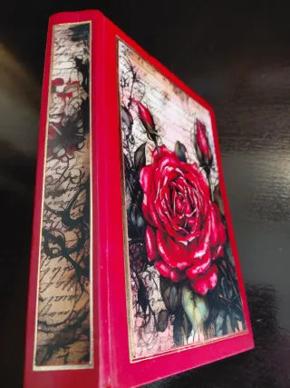 Falso libro ROSA ROJA.