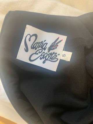 Vestido corto negro Maria Escote