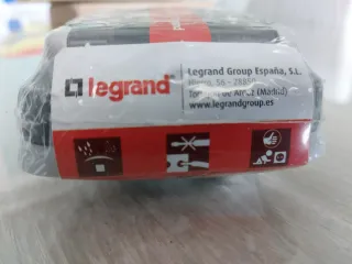 Toma TV final Legrand Plexo gris + Enchufe