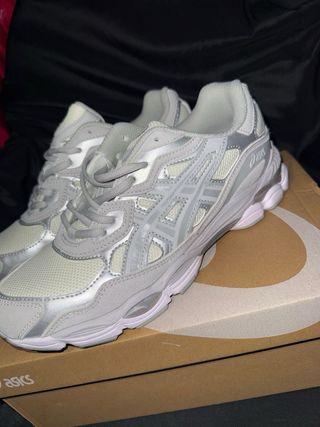 Zapatillas Asics grises !precio negociable! 42