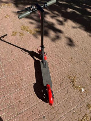 Patinete Eléctrico Rojo y Negro Se aceptan ofertas