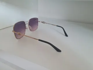 Gafas de sol Guess con funda y limpia cristales