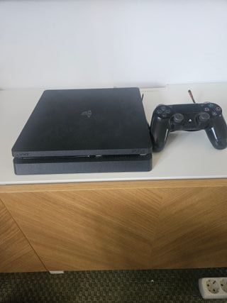 PS4 (Playstation 4) Negra + Mando