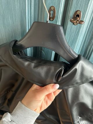 Chaqueta polipiel negra