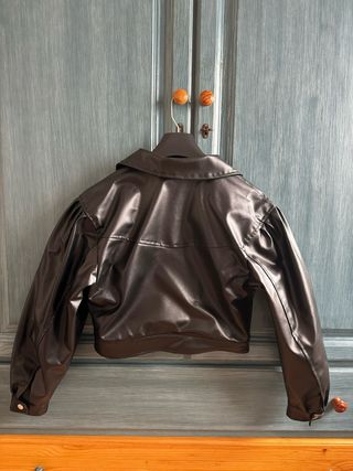 Chaqueta polipiel negra