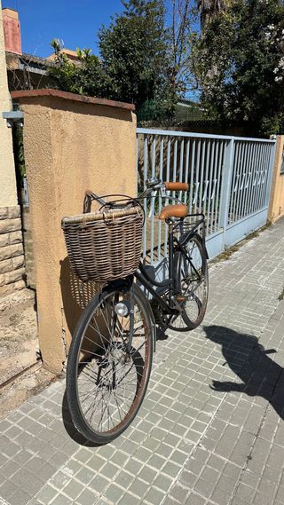 Bicicleta Clásica con Cesta Delantera