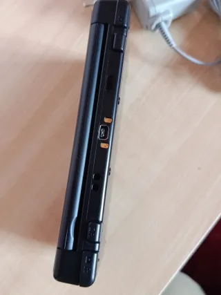 Nintendo 3DS Negra + Cargador + Mario Party