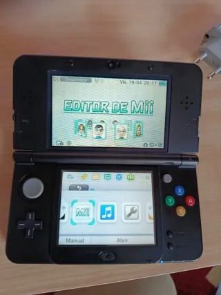 Nintendo 3DS Negra + Cargador + Mario Party