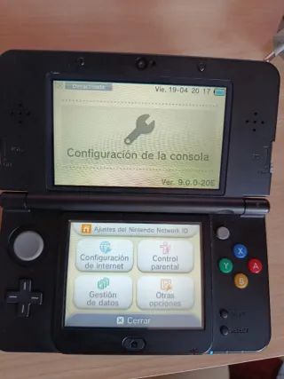 Nintendo 3DS Negra + Cargador + Mario Party