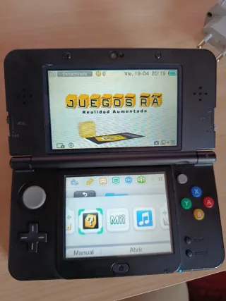 Nintendo 3DS Negra + Cargador + Mario Party