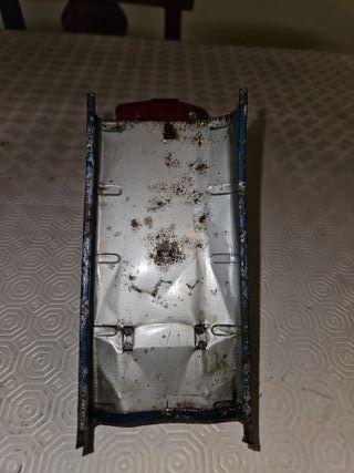 Vecchio camioncino giocattolo vintage