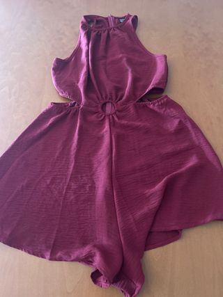 Vestido morado con cortes