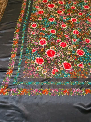 Mantón Manila Negro Bordado Multicolor