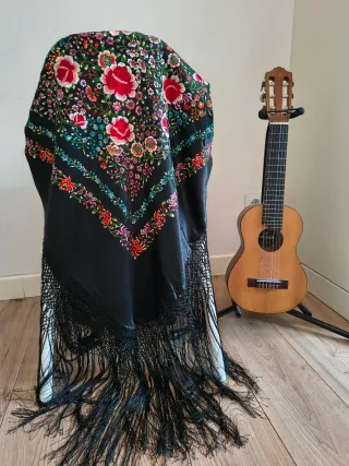 Mantón Manila Negro Bordado Multicolor