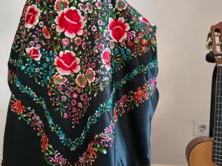 Mantón Manila Negro Bordado Multicolor
