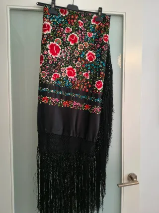 Mantón Manila Negro Bordado Multicolor