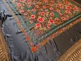 Mantón Manila Negro Bordado Multicolor