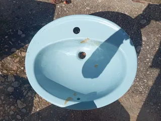 Lavabo Roca azul claro