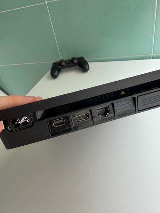 Consola PS4 + 2 Mandos de regalo (Negro y Naranja)