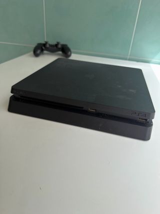 Consola PS4 + 2 Mandos de regalo (Negro y Naranja)