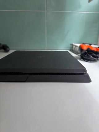 Consola PS4 + 2 Mandos de regalo (Negro y Naranja)