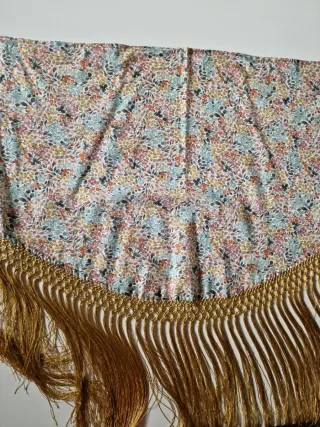 Mantoncillo Flamenca con flecos dorados