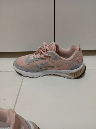 Zapatillas Fila rosas y grises talla 37