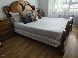 Cama 150x190cm + 2 Mesitas + Tocador Castaño