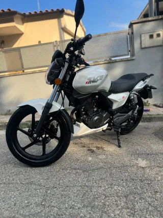 Moto Keeway RKS 125 Blanca