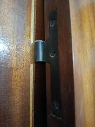 PUERTA INTERIOR DE MADERA Y CRISTAL CON MANETA