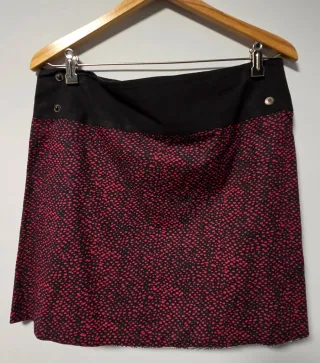 Falda reversible negra y roja