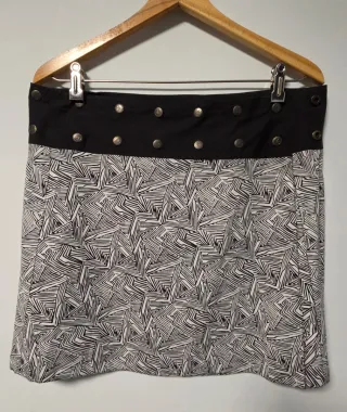 Falda reversible negra y roja