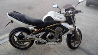 Kawasaki ER-6n A2 Blanca y Dorada