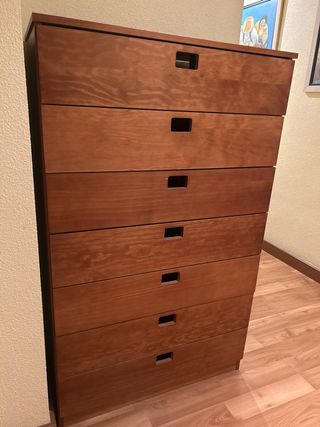 Mueble de madera con 7 cajones