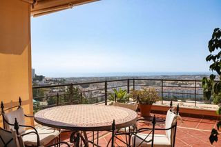 Piso en venta en Los Naranjos - Las Brisas en Marbella
