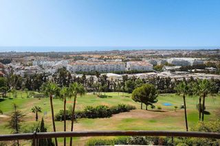 Piso en venta en Los Naranjos - Las Brisas en Marbella