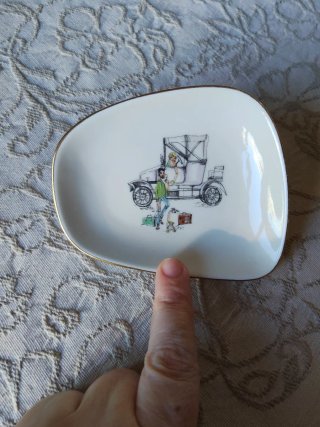 Piattino Bavaria con personaggi e auto