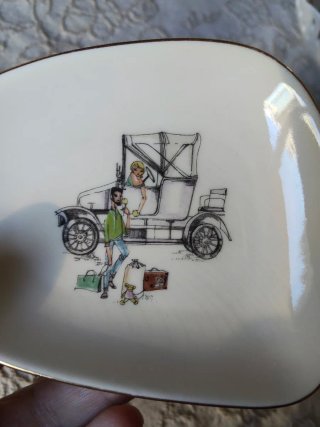 Piattino Bavaria con personaggi e auto