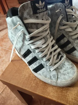 Botines Adidas Mujer Grises y Negras