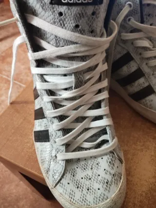 Botines Adidas Mujer Grises y Negras