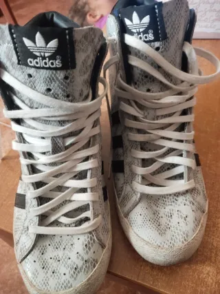 Botines Adidas Mujer Grises y Negras