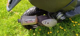 Beta Ark Scooter Automática Negra y Beige