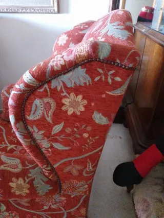 Butaca de tela floral roja