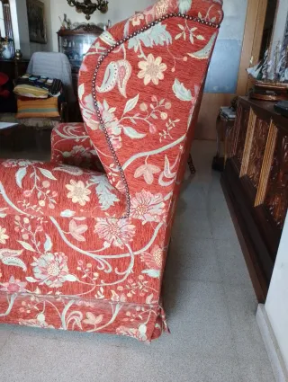 Butaca de tela floral roja