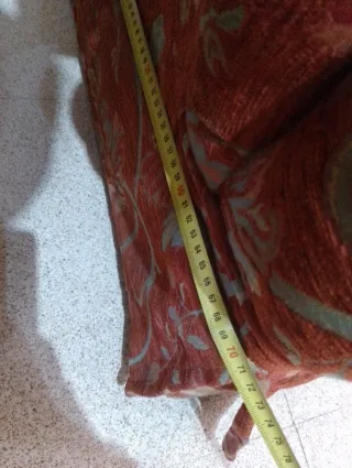Butaca de tela floral roja