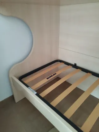 Literas de madera con colchones